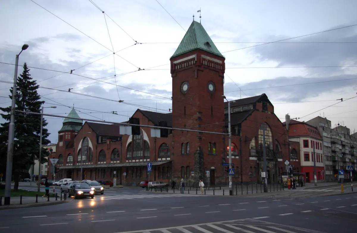 Hala Targowa Markthalle in Breslau mit historischer Eisen-Glas-Konstruktion
